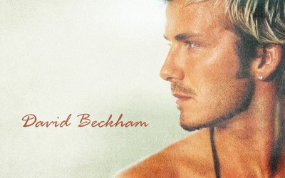 香蕉体育热评-C罗任意球被人墙挡出后迅速补射