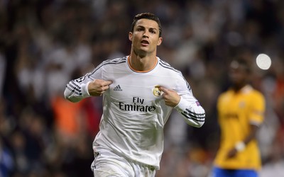 香蕉体育热评-内马尔模仿球星庆祝