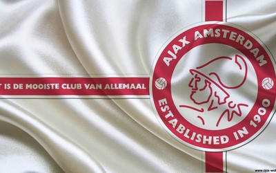 香蕉体育快讯-加维更衣室获得定制奖牌