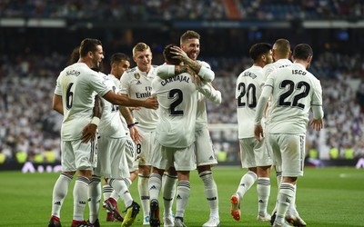 香蕉体育评论-库尔图瓦与对手冲突吃红牌